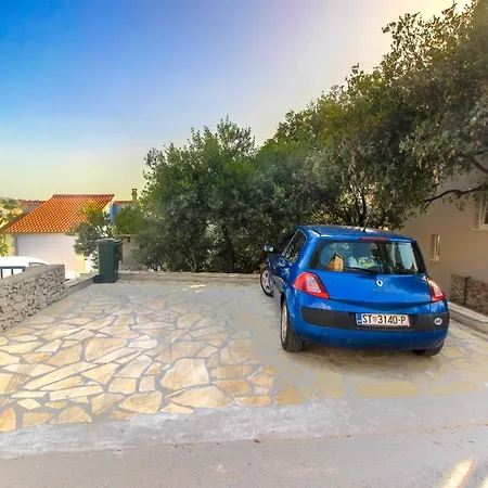 Holiday home Luka